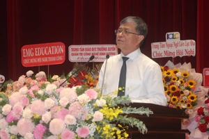Ông Nguyễn Văn Hiếu phát biểu tại hội nghị.