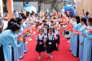 Học sinh TPHCM tựu trường năm học 2025-2026.