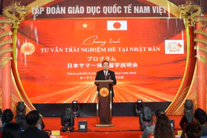 Tiến sĩ Nguyễn Đức Quốc phát biểu khai mạc chương trình.