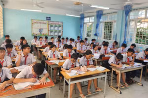 Tiết học của học sinh Trường THCS Nguyễn Hiền (Quận 12).