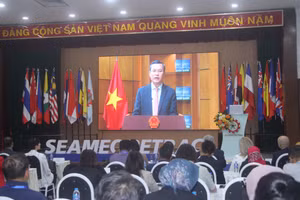 Thứ trưởng Nguyễn Văn Phúc phát biểu khai mạc hội thảo.