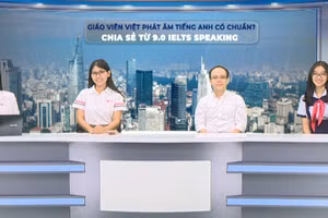 Các giáo viên đạt 9.0 IELTS Speaking ở DOL English, học sinh Lâm Tử Quỳnh (phải, 8.5 IELTS Speaking) chia sẻ tại buổi giao lưu chiều 14-7 Ảnh: VINH SAN.