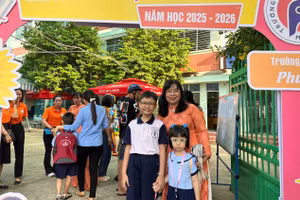 Học sinh Trường Tiểu học Phú Thọ (phường Phú Thọ, TPHCM) trong ngày tựu trường năm học 2025-2026.