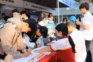 Trường Cao đẳng Lý Tự Trọng (TPHCM) trong một hoạt động tư vấn tuyển sinh.