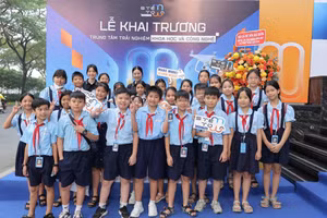 Học sinh tham gia trải nghiệm tại STEM TOWN.