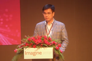 PGS.TS Bùi Quang Hùng chia sẻ tại hội thảo.