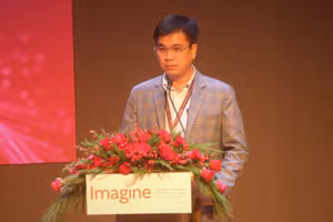 PGS.TS Bùi Quang Hùng chia sẻ tại hội thảo.