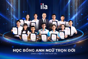 11 học sinh nhận học bổng đợt đầu tiên.