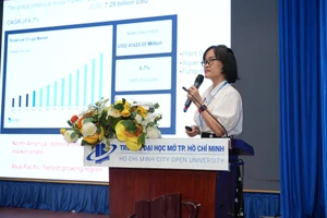 Diễn giả chia sẻ tại hội thảo. Ảnh: NTCC