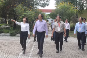 Đoàn công tác của Bộ GD&ĐT kiểm tra công tác chuẩn bị thi tốt nghiệp tại tỉnh Đồng Nai.