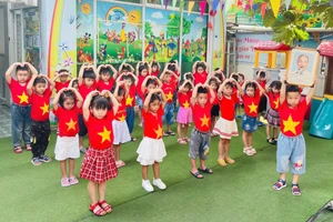 Trường Mầm non Ngôi Sao Sáng (TP Thủ Đức) tổ chức hoạt động “Bé mừng sinh nhật Bác Hồ” vào ngày 13/5. Ảnh: NTCC
