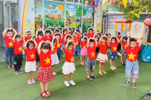 Trường Mầm non Ngôi Sao Sáng (TP Thủ Đức) tổ chức hoạt động “Bé mừng sinh nhật Bác Hồ” vào ngày 13/5. Ảnh: NTCC