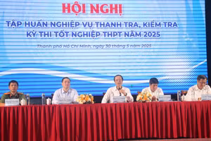 Lãnh đạo Bộ GD&ĐT, Thanh tra Bộ GD&ĐT, Cục Quản lý chất lượng, Cục A06-Bộ Công An điều hành phần thảo luận.