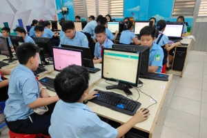 Giờ học Tin học của học sinh TPHCM.