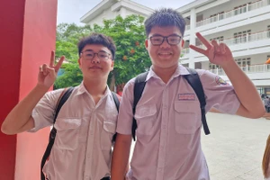 Thí sinh trên cả nước làm thủ tục dự thi tốt nghiệp THPT năm 2025