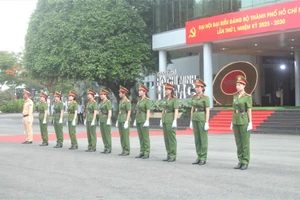 Lực lượng an ninh làm nhiệm vụ tại Đại hội.
