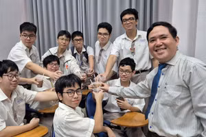 Đội tuyển học sinh giỏi quốc gia môn Tin học.