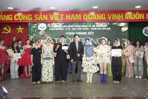 Sinh viên Phạm Đức Tài với Bộ sưu tập The Second Bloom: Giải nhà Thiết kế thời trang.