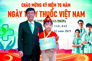 Thành tích này không chỉ phản ánh khả năng toán học vượt trội của em mà còn là kết quả của sự tận tâm, hỗ trợ nhiệt tình từ các thầy cô giáo tại Trường Tiểu học Quốc tế Nam Việt cùng với gia đình luôn đồng hành, khích lệ em trong suốt quá trình học tập.