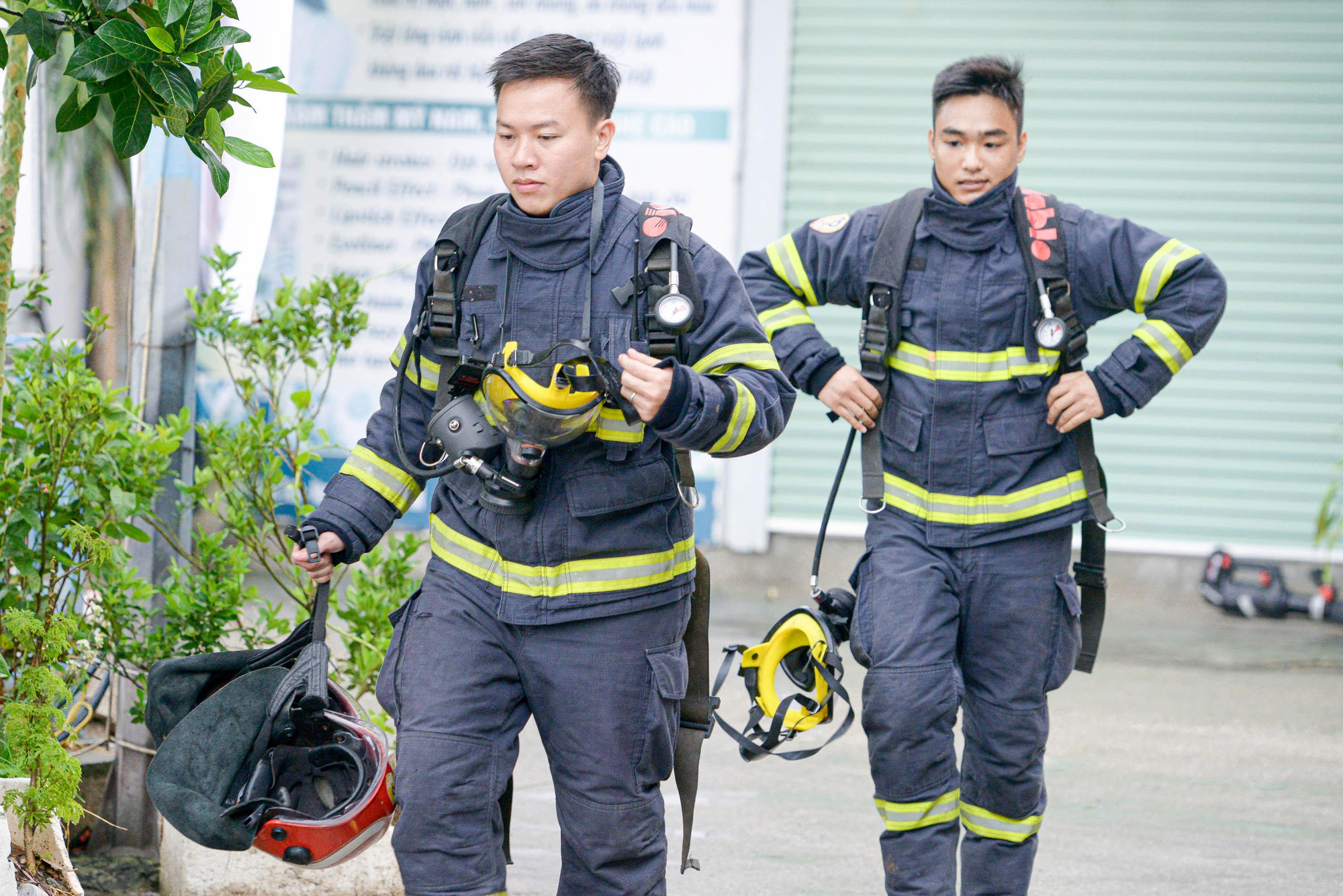 Hoạt động diễn tập còn là cách để kiểm tra tính sẵn sàng chiến đấu của lực lượng chữa cháy và cứu nạn cứu hộ cùng phương tiện đảm bảo xử lý các vụ cháy nổ trên địa bàn. dien-tap-pccc-huyen-quoc-oai-23.jpg