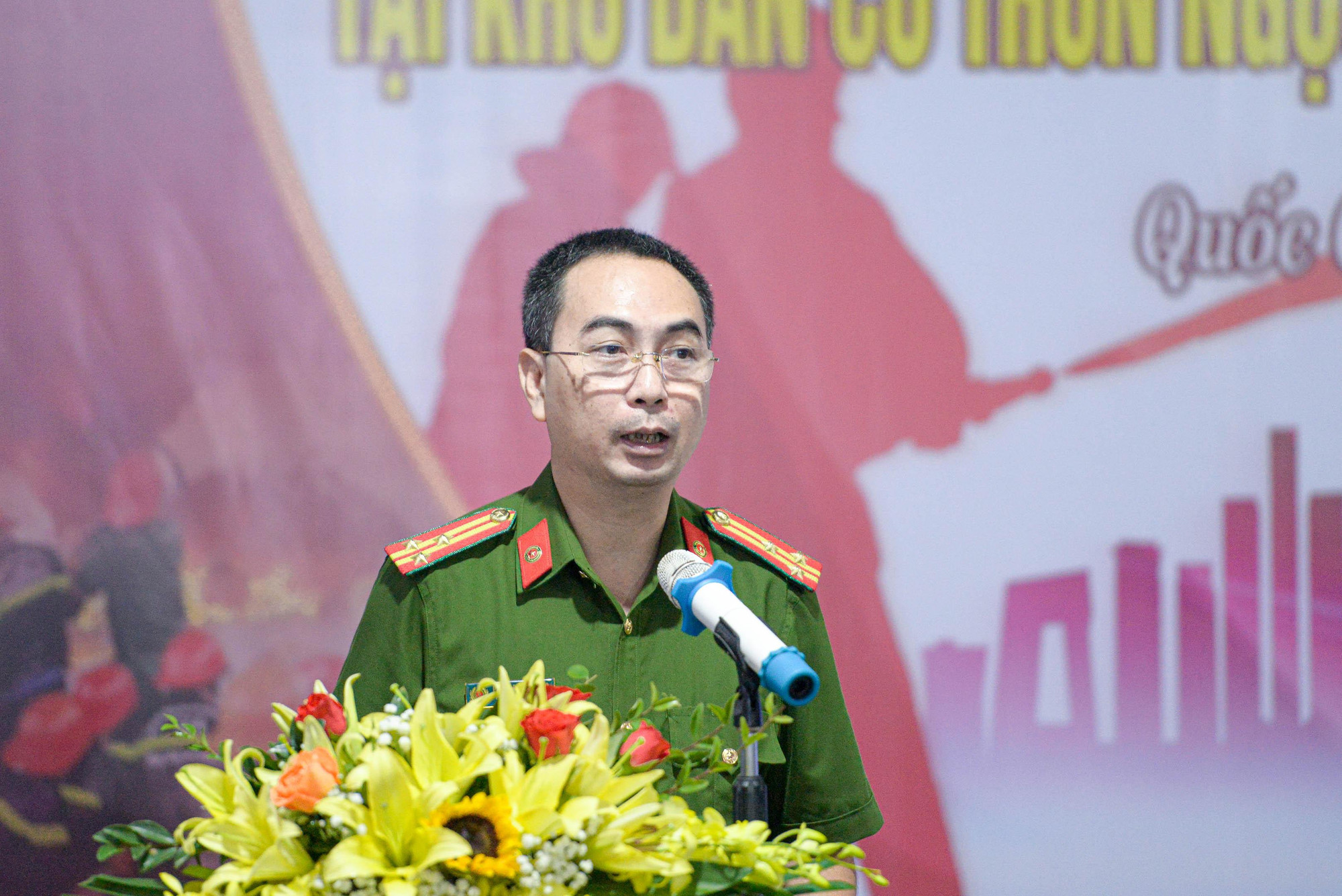 Phát biểu tại buổi diễn tập, Thượng tá Phạm Đức Thắng - Phó Trưởng phòng PC07 - Công an Thành phố Hà Nội cũng đề nghị các cấp lãnh đạo huyện ủy, HĐND, UBND quan tâm chỉ đạo và tăng cường nguồn lực, trang thiết bị, phương tiện cho lực lượng cảnh sát và cơ sở tham gia công tác phòng cháy, chữa cháy trên địa bàn. dien-tap-pccc-huyen-quoc-oai-14.jpg