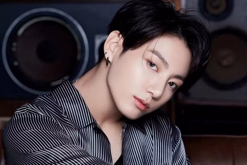 <strong> 1. Jungkook (BTS): </strong>Giọng ca chính, vũ công chính, rapper phụ…được xếp hạng là nam thần tượng K-Pop được tìm kiếm nhiều nhất trên Google tại Hàn Quốc vào năm 2023. Nam thần tượng K-pop nào được tìm kiếm nhiều nhất Google năm 2023?