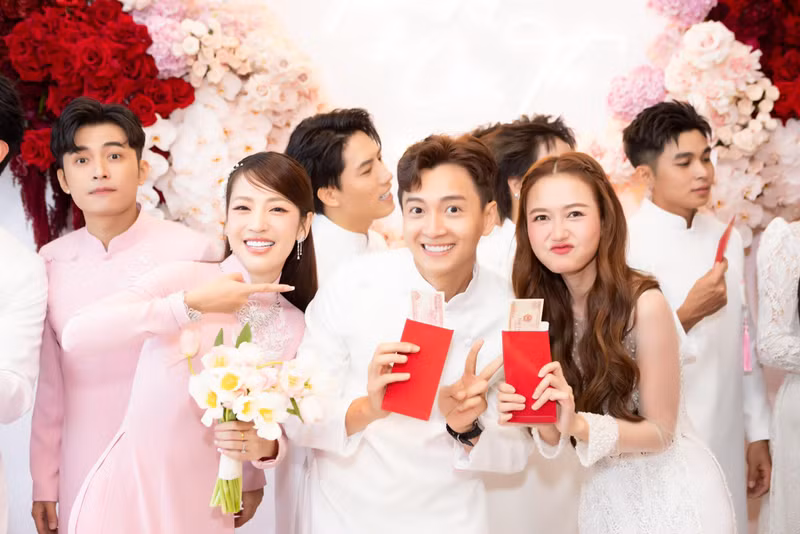 Sao Việt rộn ràng chuẩn bị 'ăn cưới' Puka và Gin Tuấn Kiệt