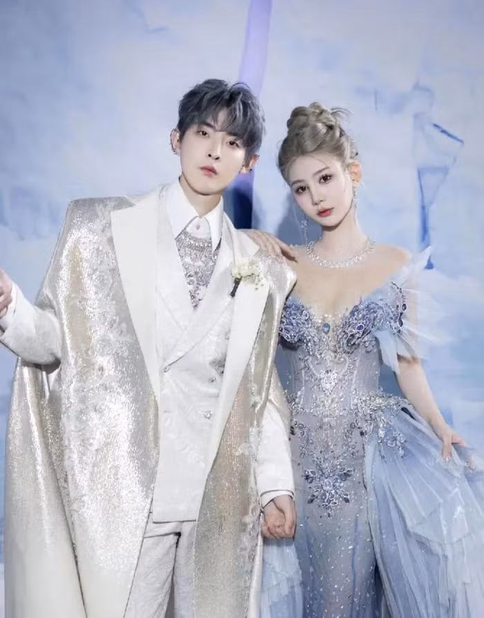 Chuyện tình đẹp của Nornorby và Vương Duy Kiệt bắt đầu khi là học sinh cấp 3. Cả 2 còn được cho là sinh ra từ những gia đình giàu có và danh giá. Đám cưới đẹp như cổ tích của cặp đôi 'tiên đồng ngọc nữ'