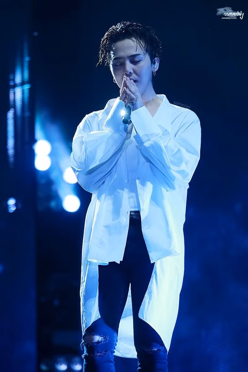<strong> G-Dragon (BIGBANG):</strong> Là ca sĩ nam đình đám bậc nhất Hàn Quốc. Chưa một ai soán được ngôi vua của anh trên thị trường âm nhạc K-pop. Hơn thế nữa, lượng fan của anh rất hùng hậu trên khắp thế giới. 10 thần tượng cực hot, không phải fan K-pop cũng có thể gọi tên