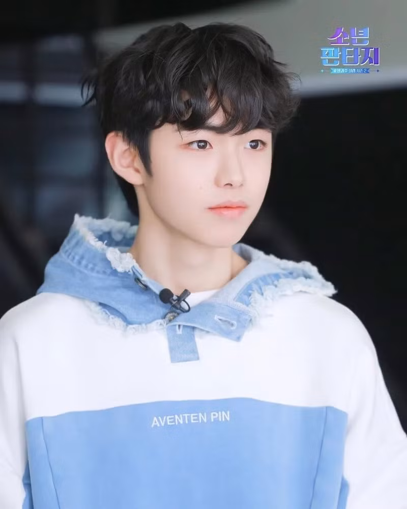 <strong> Gyurae (FANTASY BOYS)</strong> là rapper của nhóm, sinh ngày 28/2/2009, hiện tại 15 tuổi. Loạt thần tượng K-pop trẻ nhất hiện nay, có người mới chỉ 13 tuổi