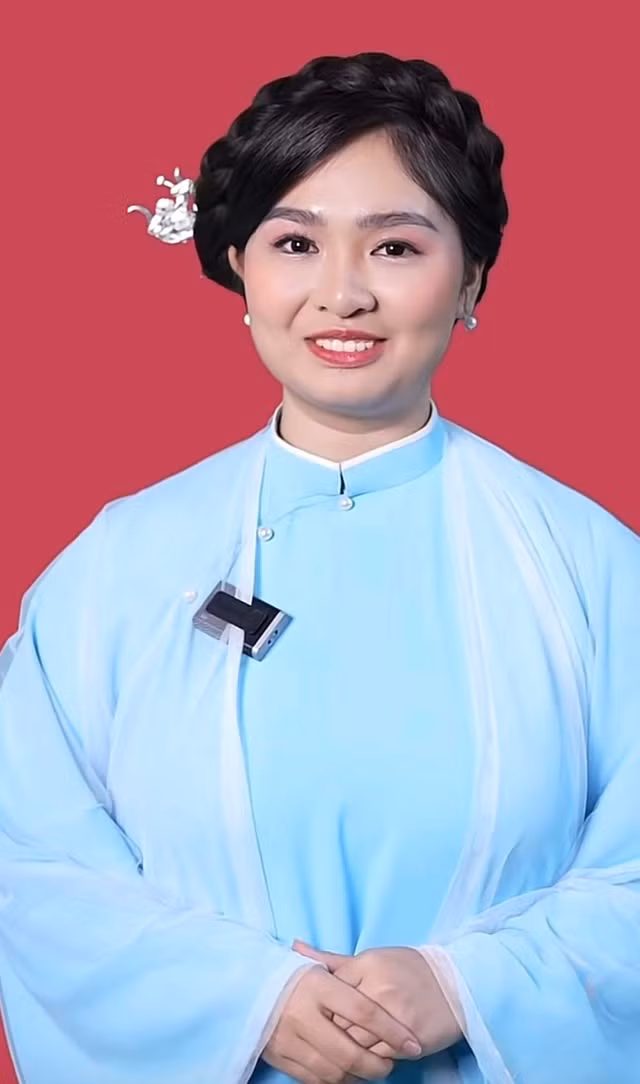 Đặc biệt, Thiện Nhân trông có dấu hiệu tăng cân, khuôn mặt tròn trịa hơn hẳn trước đây. Ngoại hình khó nhận ra của Thiện Nhân sau ồn ào với người tình đồng giới
