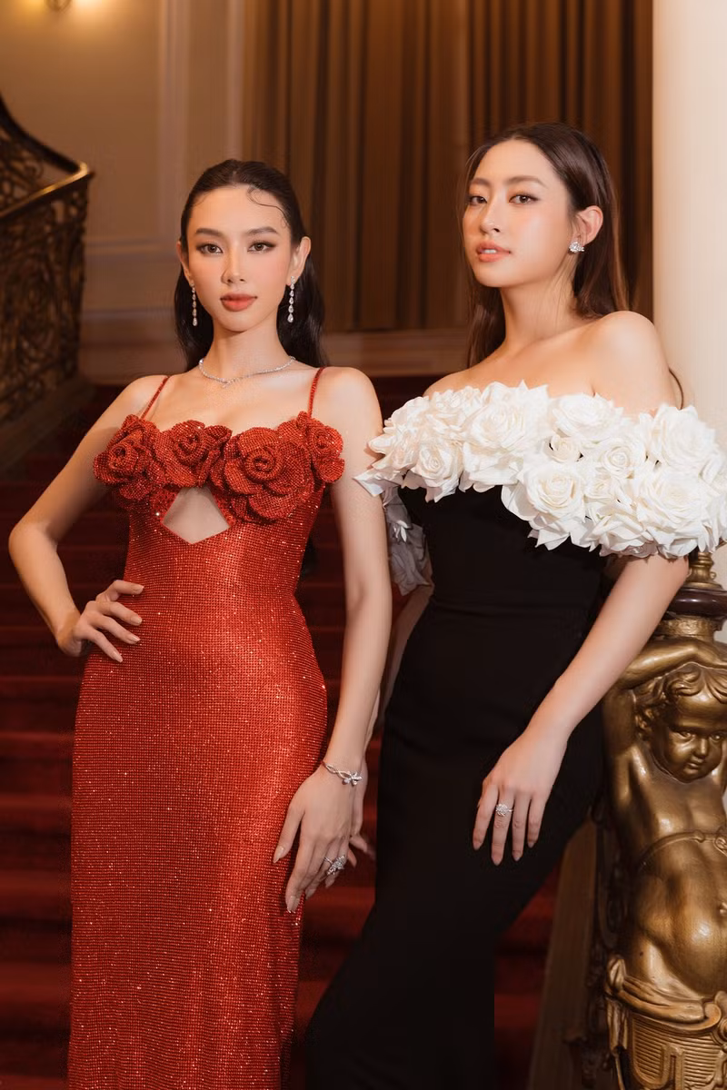 Với tư cách là đại sứ truyền thông, Hoa hậu Nguyễn Thúc Thùy Tiên, Tiểu Vy, Lương Thùy Linh tiếp tục gây chú ý khi xuất hiện tại Liên hoan phim Quốc tế TPHCM. Hoa hậu Thùy Tiên, Tiểu Vy nổi bật trên thảm đỏ bế mạc Liên hoan phim Quốc tế