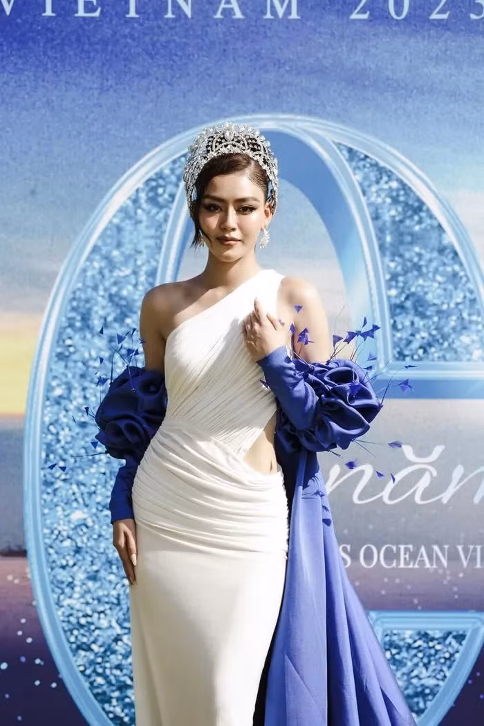 Á hậu 3 Miss Supranational 2023 Đặng Thanh Ngân khoe nhan sắc thăng hạng tại thảm đỏ Chung kết cuộc thi Hoa hậu Đại dương Việt Nam 2023. Điều chưa từng có tiền lệ tại Chung kết Hoa hậu Đại dương Việt Nam 2023