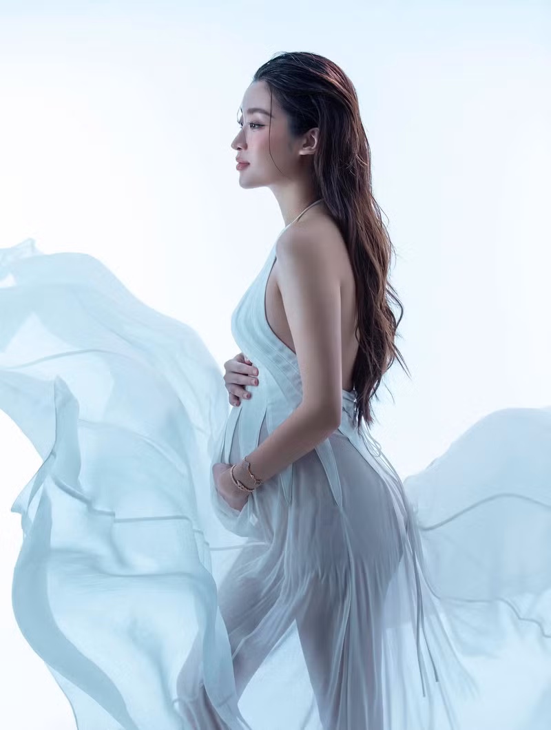 Sau thời gian im ắng, Hoa hậu Đỗ Mỹ Linh đã có động thái chính thức đầu tiên trên mạng xã hội sau thông tin đã sinh con gái đầu lòng với chồng thiếu gia. Hoa hậu Đỗ Mỹ Linh làm điều bất ngờ, xác nhận đã sinh con