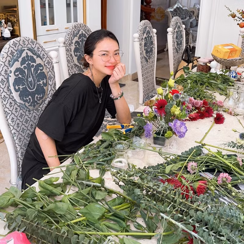 Dù đã lui về hậu trường và kết hôn cùng đại gia Đức An nhưng Phan Như Thảo vẫn là một trong những mỹ nhân nhận được rất nhiều sự quan tâm của công chúng lẫn truyền thông. Phan Như Thảo diện bikini khoe 3 vòng cực 'cháy' sau khi giảm hơn 20kg