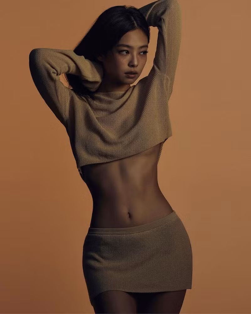 Jennie (BLACKPINK) khoe vòng eo nhỏ nhắn, thân hình săn chắc không chút mỡ thừa. 10 mỹ nhân xứ Hàn gây sốt vì tỷ lệ cơ thể đẹp đến khó tin