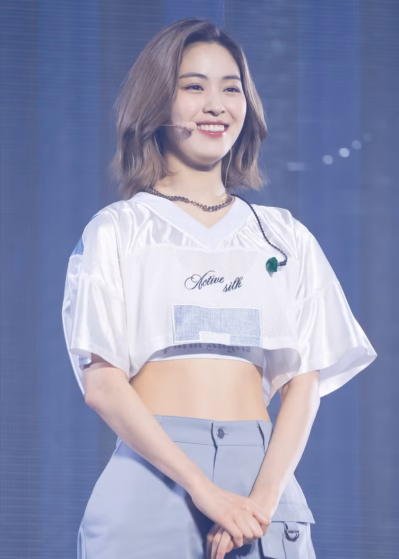 Ryujin (ITZY) sở hữu tỷ lệ eo và hông vô cùng ấn tượng. 10 mỹ nhân xứ Hàn gây sốt vì tỷ lệ cơ thể đẹp đến khó tin