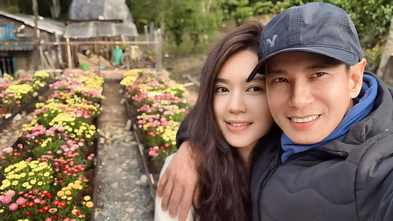 Lý Hải tâm sự: ...và như thế chúng mình đã yêu nhau được 20 năm và cưới nhau được 14 năm. Khoảnh khắc ‘ngọt như mật’ của diva Mỹ Linh, siêu mẫu Thanh Hằng dịp Valentine