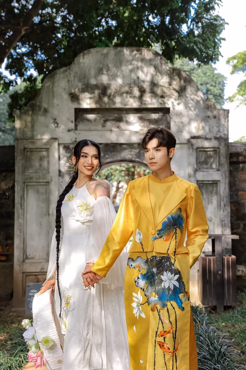 Nam diễn viên hài chia sẻ về tình yêu dài một thập kỷ của mình. Anh viết: “Valentine mùa 10”. Khoảnh khắc ‘ngọt như mật’ của diva Mỹ Linh, siêu mẫu Thanh Hằng dịp Valentine