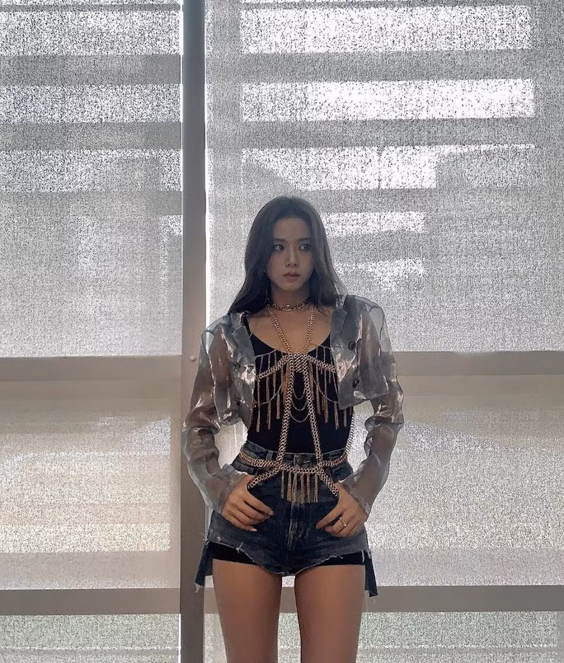 Jisoo (BLACKPINK) nổi tiếng với vóc dáng vừa vặn, cân đối và đường cong siêu nóng bỏng. 10 mỹ nhân xứ Hàn gây sốt vì tỷ lệ cơ thể đẹp đến khó tin