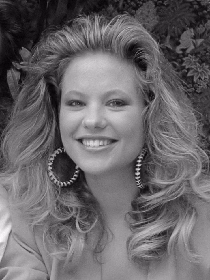 <strong> Angela Visse</strong>r vào năm 1988 đã tham gia cuộc thi Hoa hậu Thế giới nhưng cô thậm chí còn không lọt vào top 10 chung cuộc. Một năm sau, nỗ lực thứ hai của cô đã thành công và giành được danh hiệu Hoa hậu Hoàn vũ. Sau chiến thắng, Angela bắt đầu sự nghiệp diễn xuất. Ngắm nhan sắc những Hoa hậu Hoàn vũ đăng quang ở thế kỷ trước