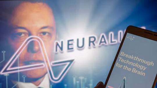 Neuralink, công ty cấy ghép não do Elon Musk thành lập, đã đạt được một cột mốc quan trọng khi được Cục Quản lý Thực phẩm và Dược phẩm Mỹ (FDA) bật đèn xanh để bắt đầu nghiên cứu lâm sàng đầu tiên trên người. Tỷ phú Elon Musk công bố sắp cấy chip vào não người