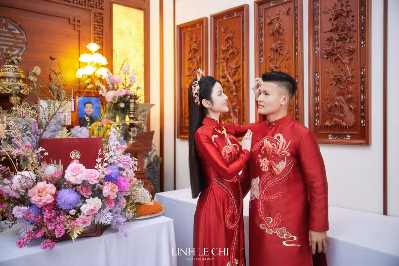 Hé lộ ngày cưới của Quang Hải và bà xã hotgirl