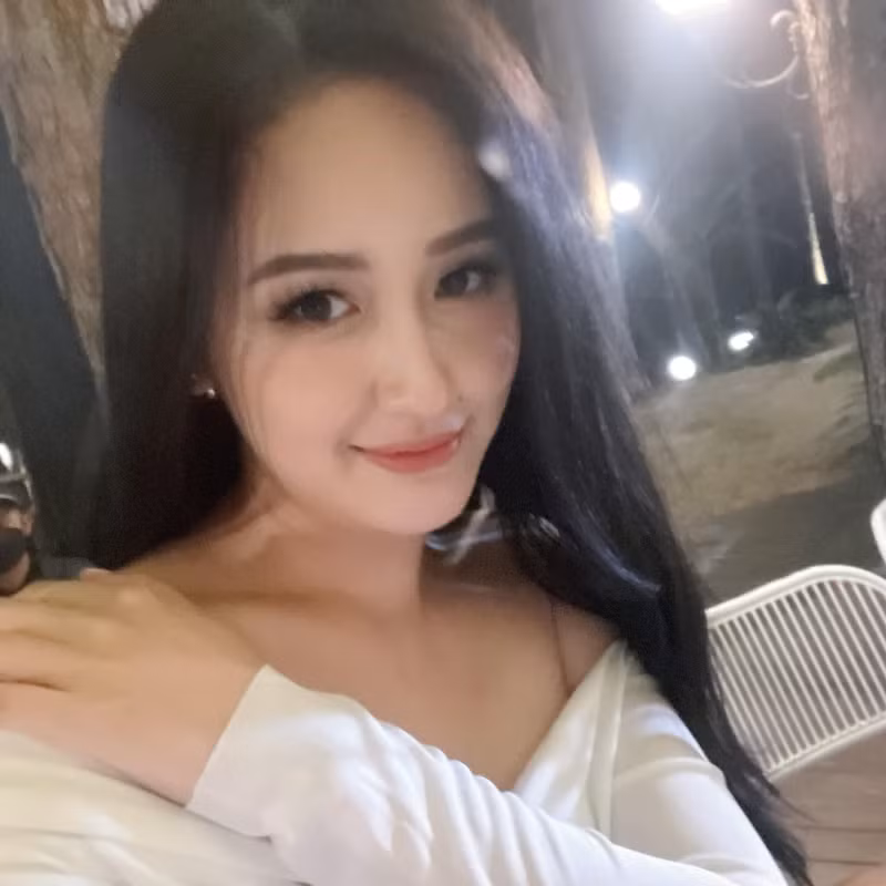 Hoa hậu Mai Phương Thúy xuất hiện như 'thần tiên tỷ tỷ' tại đám cưới Midu