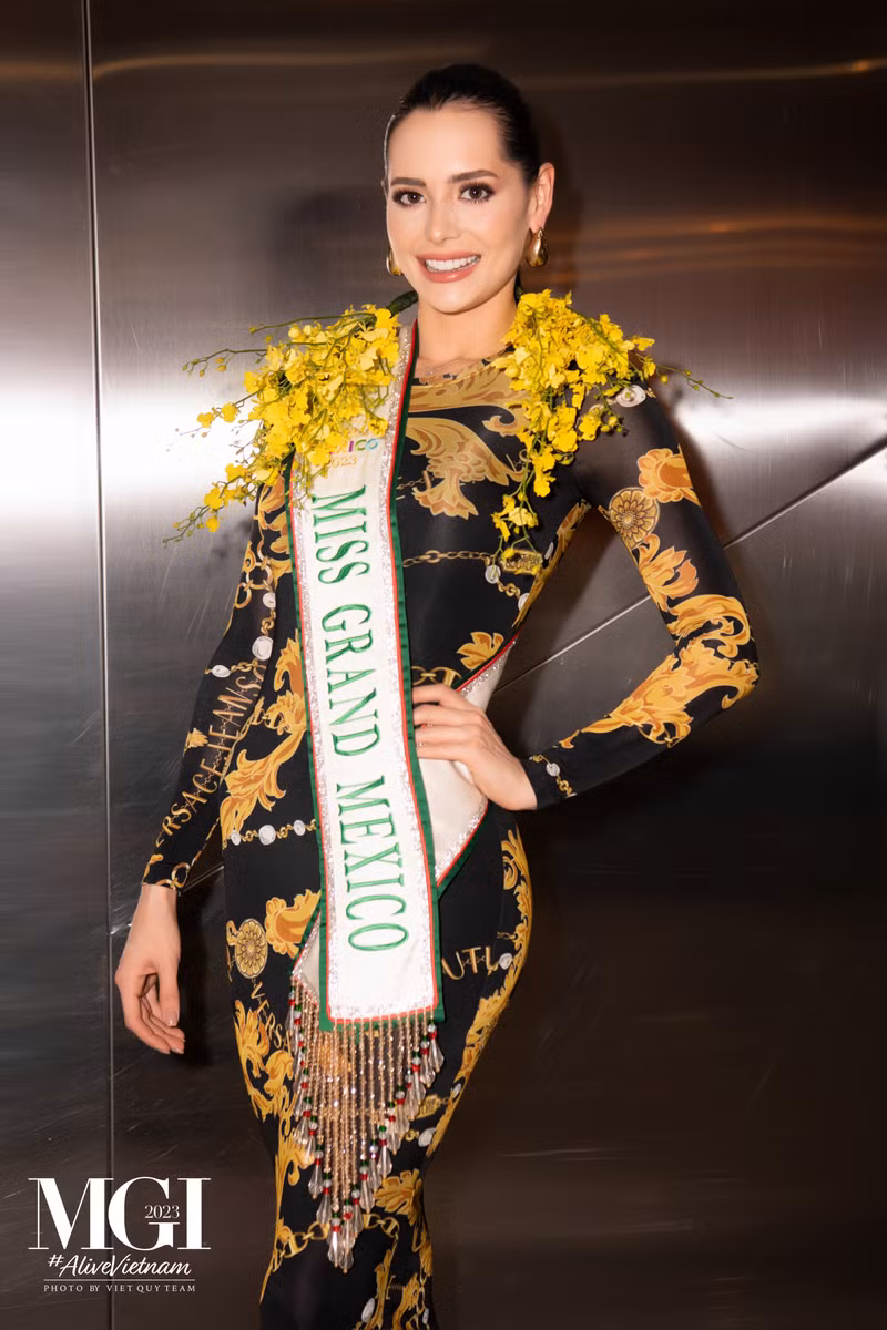 Thông qua hành trình dự thi tại Miss Grand International 2023, các cô gái vui mừng khi có cơ hội khám phá cảnh đẹp, loạt địa danh, di tích lịch sử nổi tiếng cùng văn hóa Việt Nam. Nhan sắc cực đỉnh của dàn thí sinh Miss Grand International đến Việt Nam