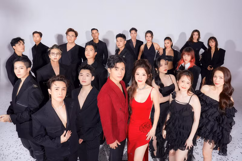 Tối ngày 18/10, cặp đôi Puka và Gin Tuấn Kiệt đã “chiêu đãi” người hâm mộ loạt ảnh cưới đặc biệt 'full HD'. Puka và Gin Tuấn Kiệt tung loạt ảnh cưới 'có 1 không 2'