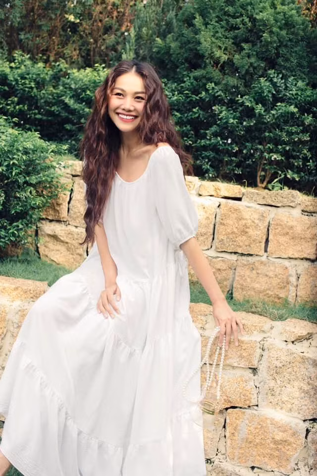Bên cạnh đó, cô tham gia rất nhiều chương trình thời trang lớn và liên tục là vedette trên sàn catwalk. Suốt nhiều năm theo nghề, Thanh Hằng luôn giữ được "độ hot" của mình. Danh tính chồng sắp cưới 'không phải dạng vừa' của siêu mẫu Thanh Hằng