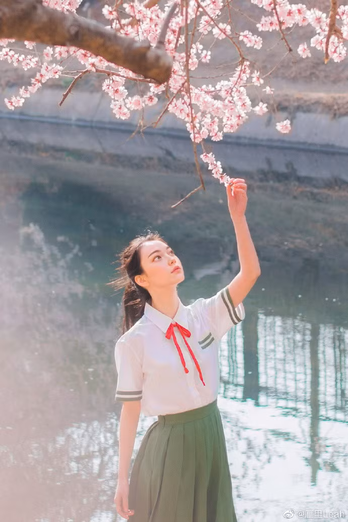 Tuy vậy, Li Lí vẫn có lý lịch và thông tin không khác gì một diễn viên bình thường. Ngỡ ngàng diễn viên 'trí tuệ nhân tạo' xinh đẹp, diễn hay không kém người thật