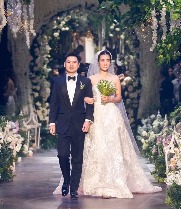 Hiện tại, cặp đôi trai tài gái sắc đã có với nhau một nàng công chúa nhỏ. Vóc dáng đáng ngưỡng mộ của Hoa hậu Đỗ Mỹ Linh sau 3 tháng sinh con