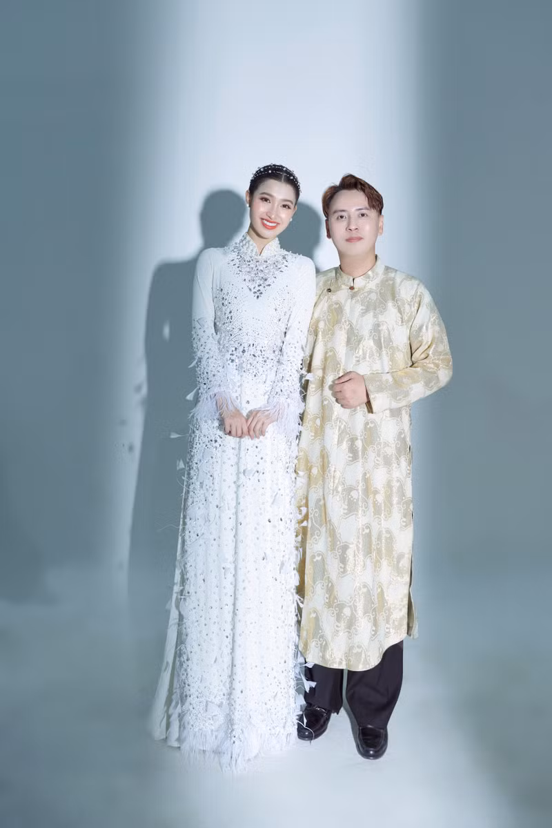 Phương Nhi chia sẻ, ban đầu khi chọn thiết kế này cô cảm thấy hơi khó mặc và di chuyển vì khá nặng. Cận cảnh trang phục dân tộc hơn 10kg của Phương Nhi tại Miss International 2023